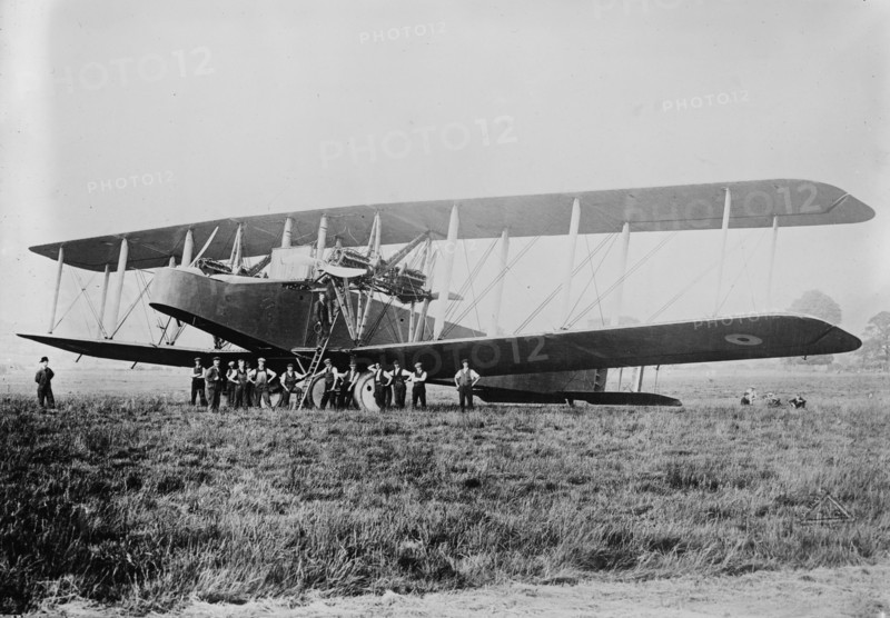 Plane British Handley Page, between c1915 and c1920. Creator: Bain News Service.