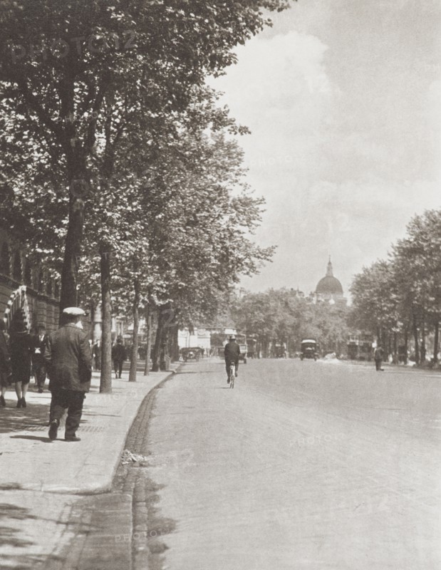 Victoria embankment. From the album: Photograph album - London, 1920s. Creator: Harry Moult.