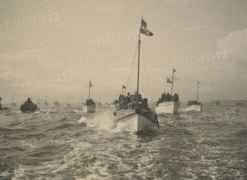 Pleasure craft welcoming the fleet, May 1924. Creator: Eunice Harriett Garlick.