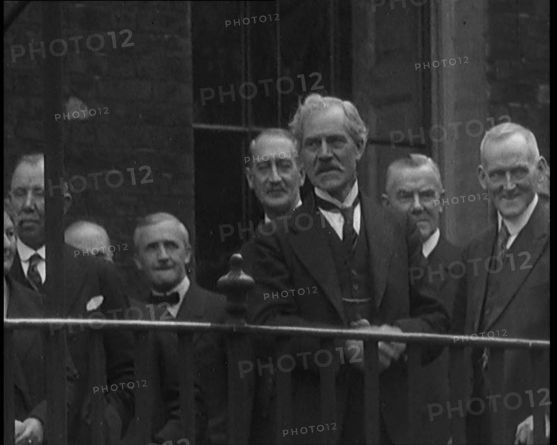 Ramsay MacDonald's Labour Government Gathering on a Balcony, 1929. Creator: British Pathe Ltd.