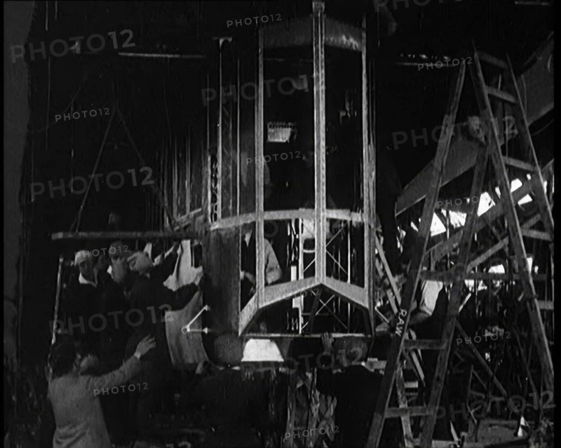 Men and Women Building the Body of the Cockpit of an R 38 Airship in a Hangar, 1921. Creator: British Pathe Ltd.