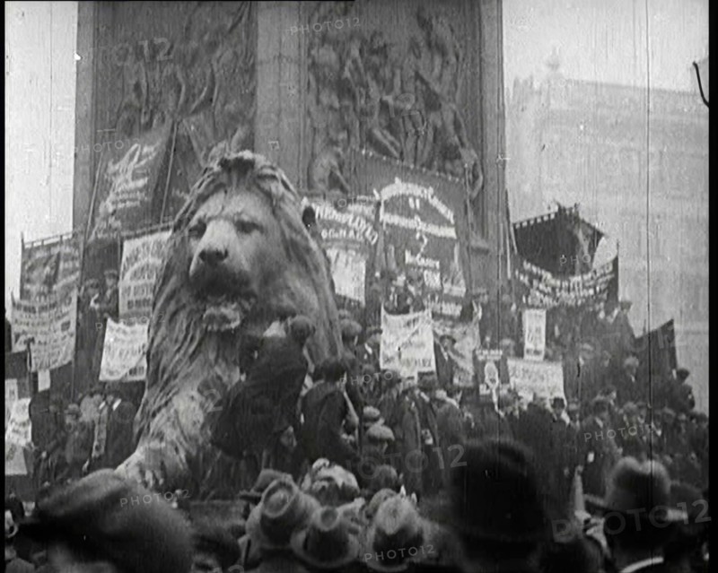People Climbing Over the Lions at the Foot of Nelson's Column in Trafalgar Square, London..., 1922. Creator: British Pathe Ltd.