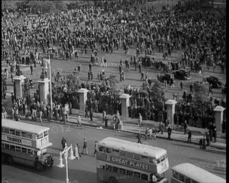 Crowd on Hyde Park, 1930s. Creator: British Pathe Ltd.