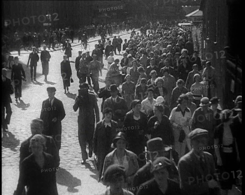Large Crowd Walking Towards the Camera, 1933. Creator: British Pathe Ltd.