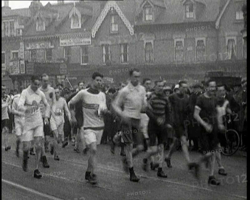 Crowds Watching a Men's Walking Race in the Street, 1920. Creator: British Pathe Ltd.