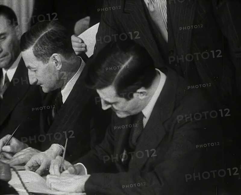 Wendell Willkie Signing an Agreement Allowing the USA to use British Naval Bases..., 1941. Creator: British Pathe Ltd.