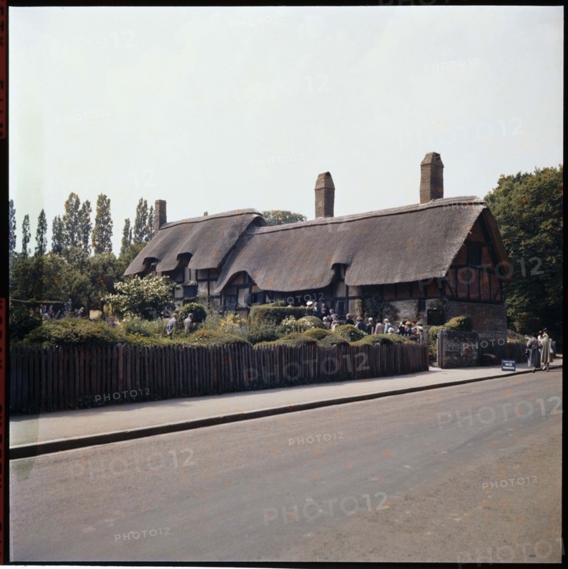 Anne Hathaway's Cottage, Cottage Lane, Shottery, Stratford-upon-Avon, Warwickshire, 1958. Creator: Walter Scott.