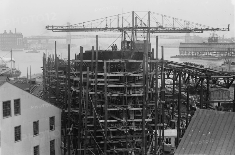 Building battleship - NEW YORK, between c1910 and c1915. Creator: Bain News Service.