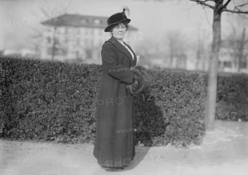 Mrs. Simon, 1915. Creator: Bain News Service.