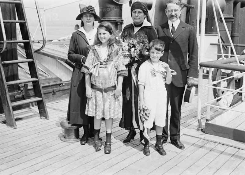 A.I. Elkus & family, between c1915 and c1920. Creator: Bain News Service.