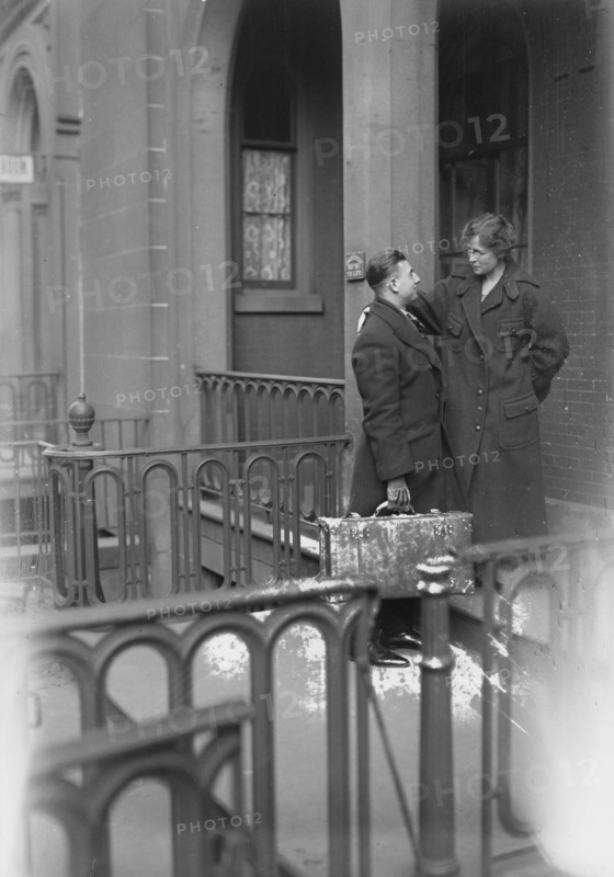 Sailor's farewell, between c1915 and c1920. Creator: Bain News Service.