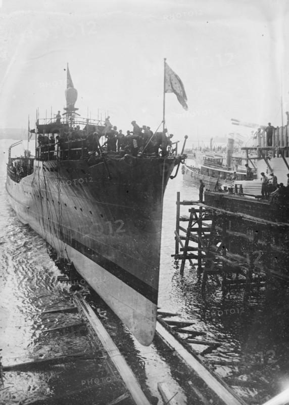 Launch of WAINWRIGHT, 1915. Creator: Bain News Service.