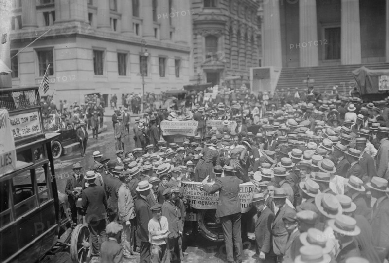 Chorus girls in Wall St., between c1915 and c1920. Creator: Bain News Service.