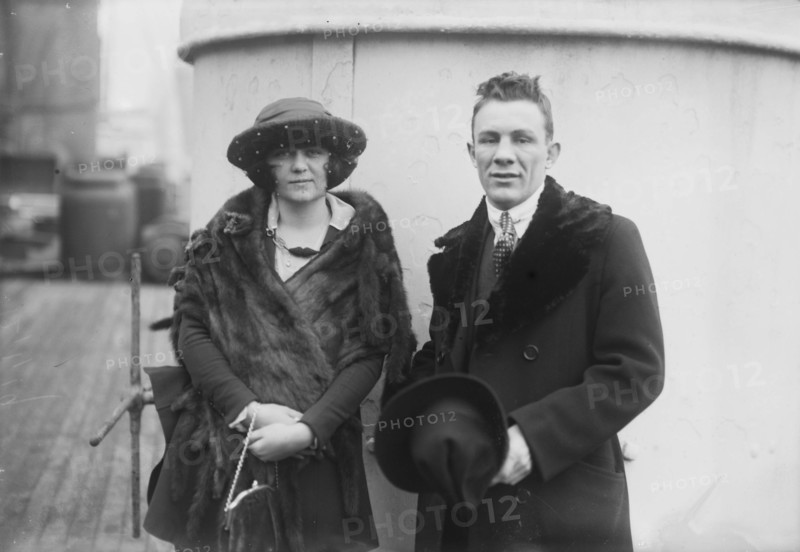 Pal Moore & wife, between c1915 and c1920. Creator: Bain News Service.