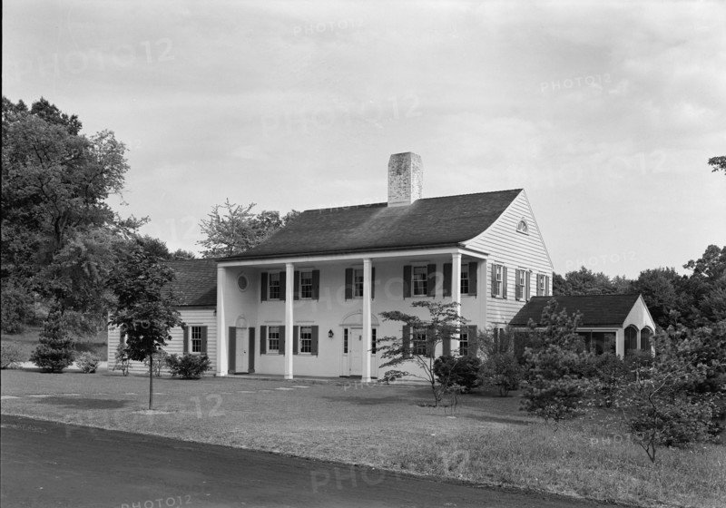 Austin W. Roche, residence on Old Barn Rd, Fairfield, Connecticut, 1939. Creator: Gottscho-Schleisner, Inc.