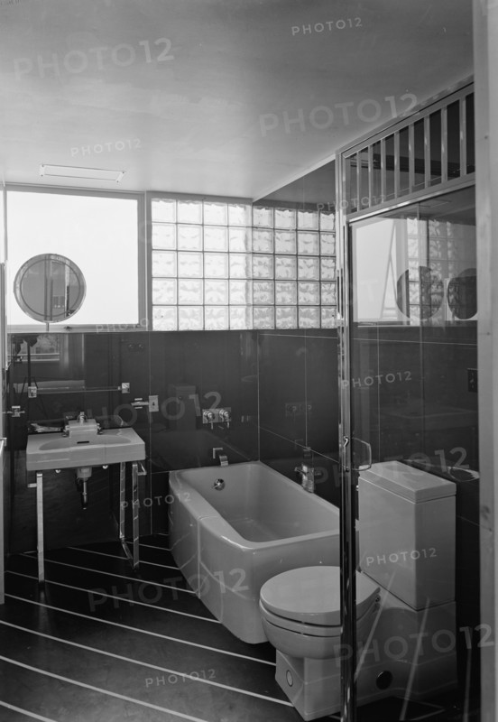 World's Fair, House of Glass no. 4, 1939. Creator: Gottscho-Schleisner, Inc.
