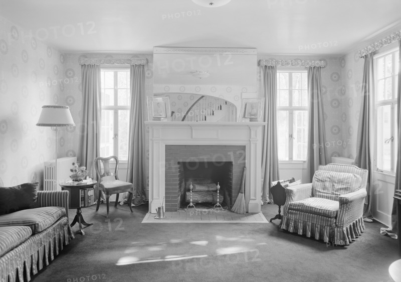 Dr. E. Hall Kline, residence on N. Broadway, Nyack, New York, 1941. Creator: Gottscho-Schleisner, Inc.