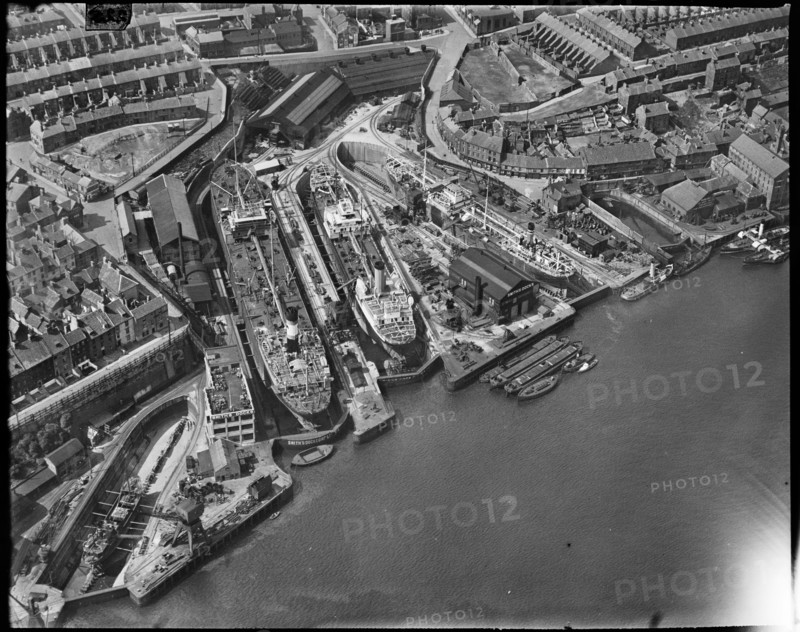 Smith's Docks, North Shields, Tyne & Wear, c1930s. Creator: Arthur William Hobart.