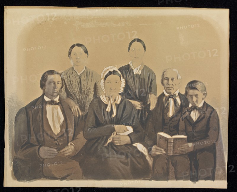 Group portrait of the Pratt family and Uriah King, 1848. Creator: Unknown.