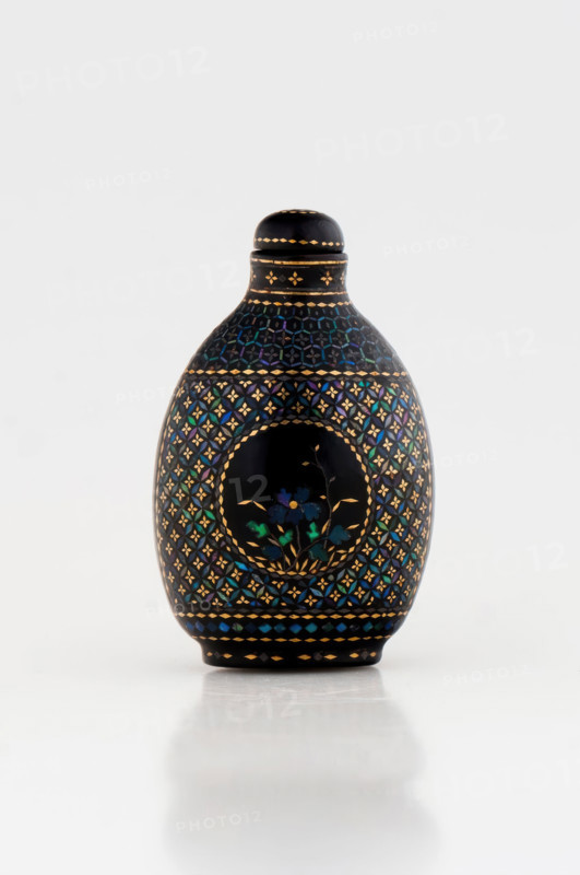 Snuff bottle, 18th century. Creator: Unknown.