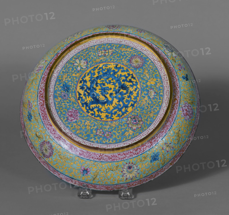 Dish with women and children, about 1800. Creator: Unknown.
