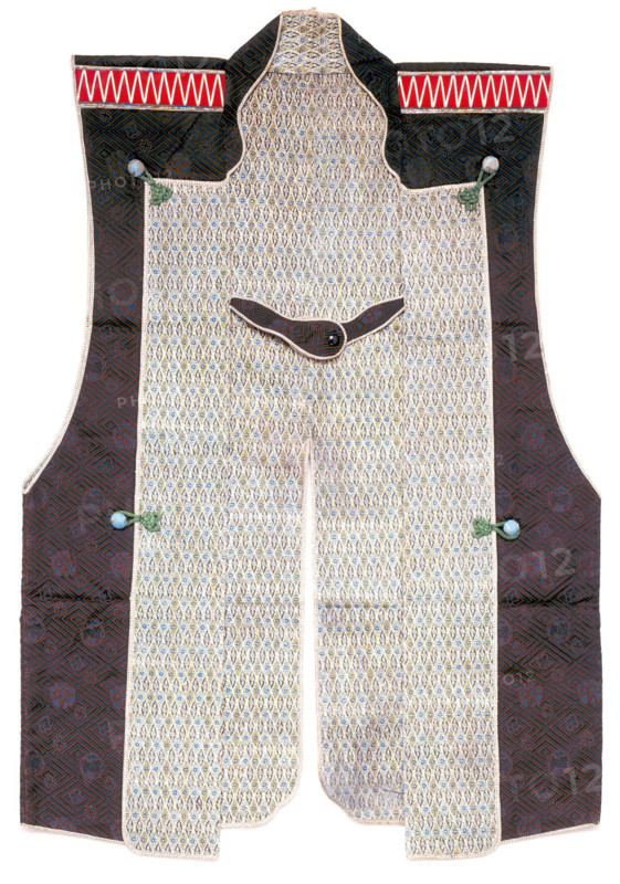 Man's Sleeveless Surcoat Worn Over Armor (Jinbaori), early 19th century. Creator: Unknown.