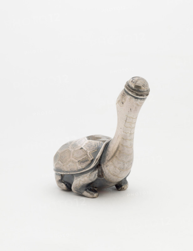 Snuff bottle in shape of tortoise, 18th century. Creator: Unknown.