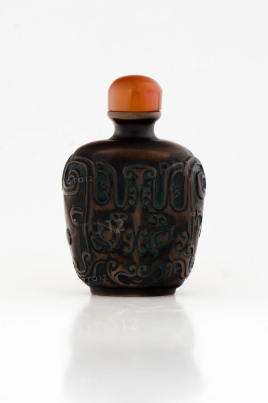 Snuff bottle with stopper, 18th century. Creator: Unknown.