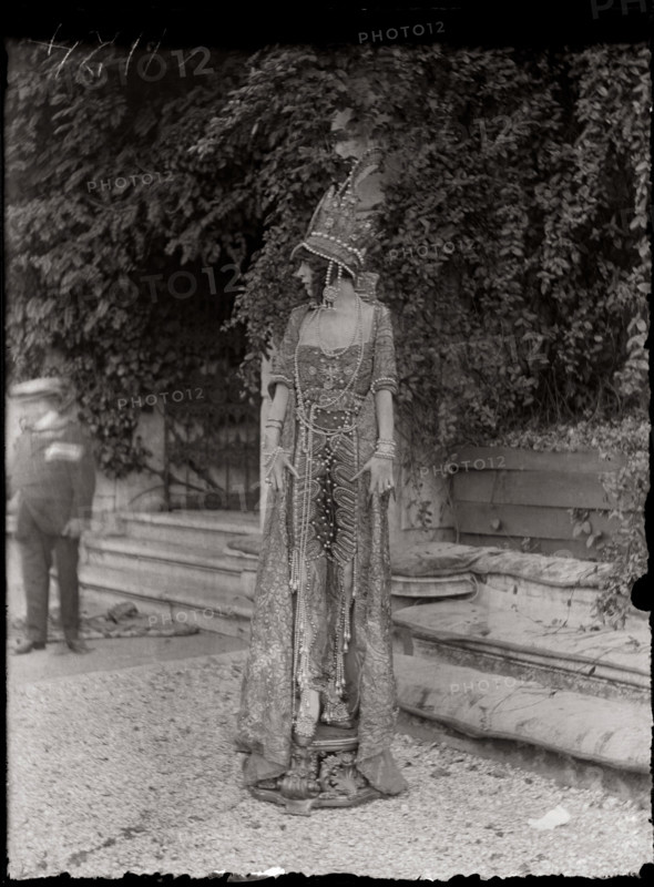 Marchesa Luisa Casati at Palazzo Venier dei Leoni, 1913. Creator: Fortuny y Madrazo, Mariano (1871-1949).