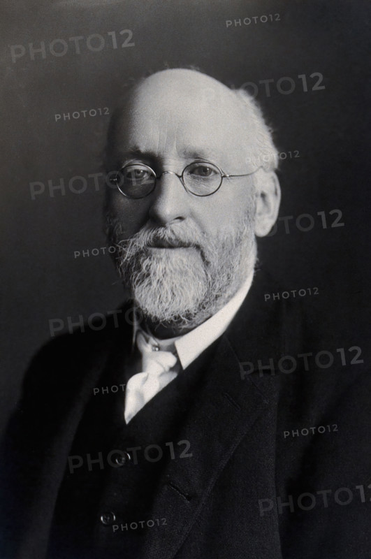 Sir William Maddock Bayliss. Creator: Maull & Fox.