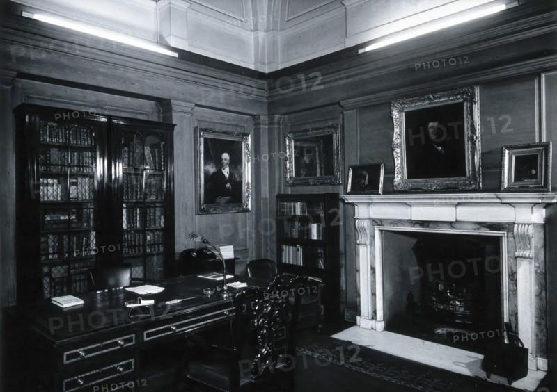 The Wellcome Historical Medical Museum, 28 Portman Square, London: the Director's Room, c, 1954. Creator: Unknown.