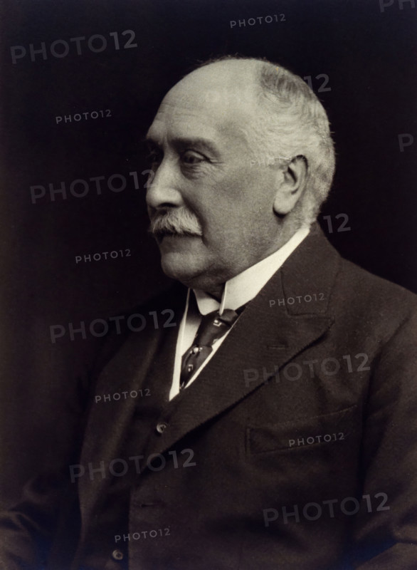 Edgar March Crookshank. Creator: Elliott & Fry.