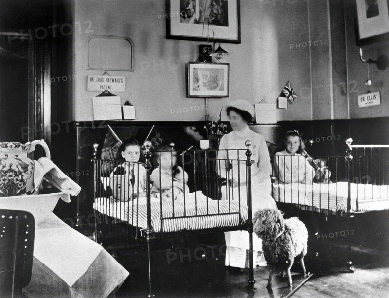 Hahnemann Hospital and Homeopathic Dispensaries, Liverpool: a children's ward..., (1910?). Creator: Unknown.