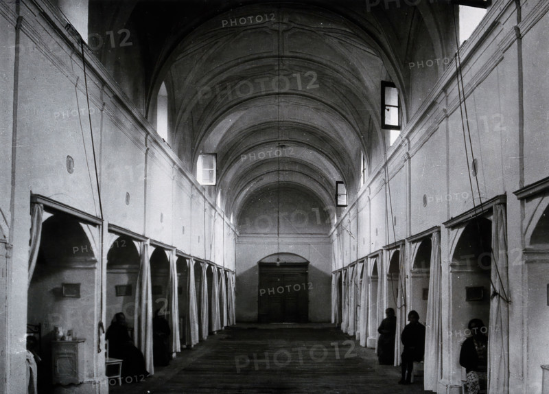 Hospital del Rey, Burgos: a ward, 1900-1999. Creator: Unknown.