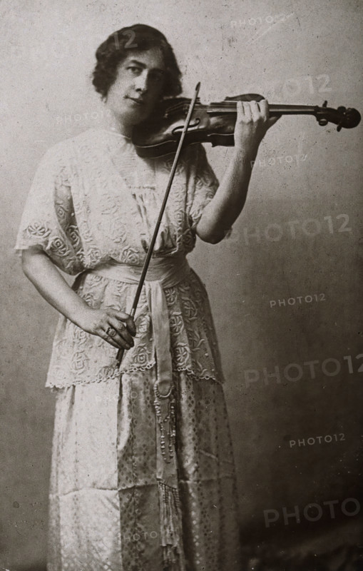 Miss Julia Klumpke, playing the violin, c1900. Creator: Unknown.