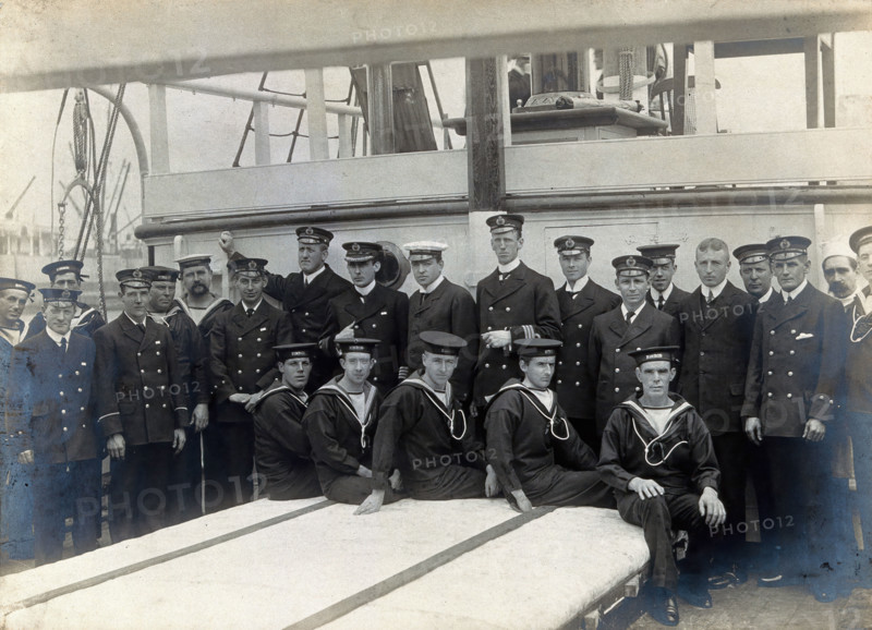 Sir Ernest Shackleton's officers and crew on the deck of the Nimrod: expedition to..., 1907. Creator: Unknown.