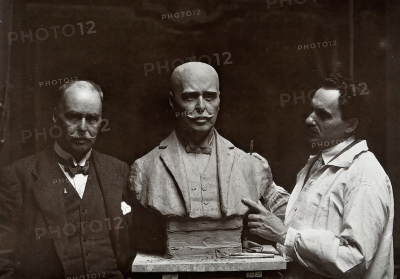 Sir Ronald Ross standing next to a bust of himself, and Janko Bragovitch (sculptor), 1926. Creator: Grove, Son and Boulton.