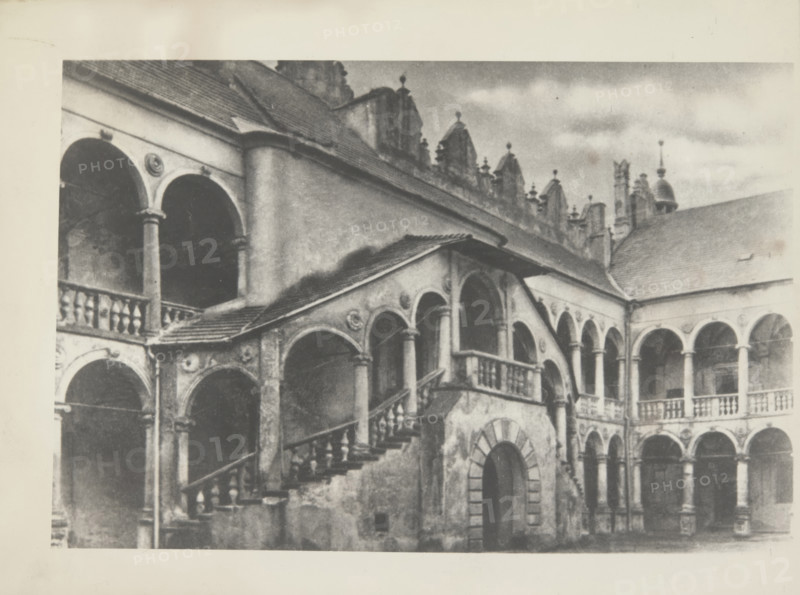 Castle courtyard, Baranów Sandomierski. Creator: Unknown.