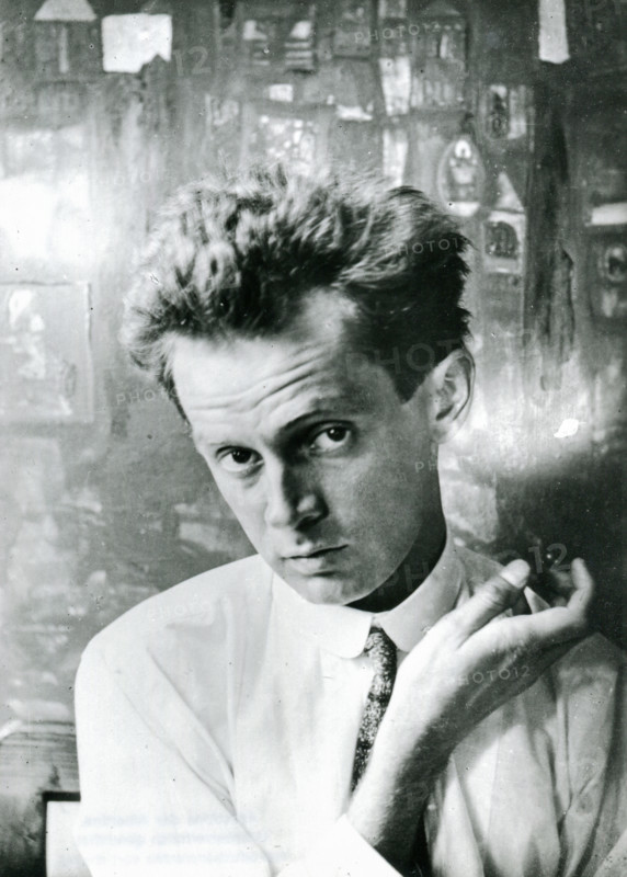 Egon Schiele in front of the painting "Waldandacht" (Forest prayers), 1915.