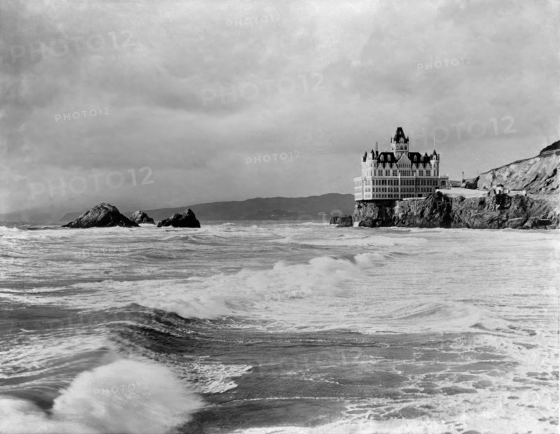 Second Cliff House (1896-1907) Hotel, San Francisco, 1902. Creator: Robert Augustus Henry L'Estrange.
