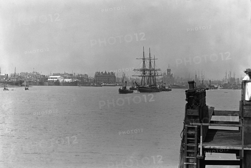 Terra Nova leaving Cardiff, 15 June, 1910. Creator: Unknown.