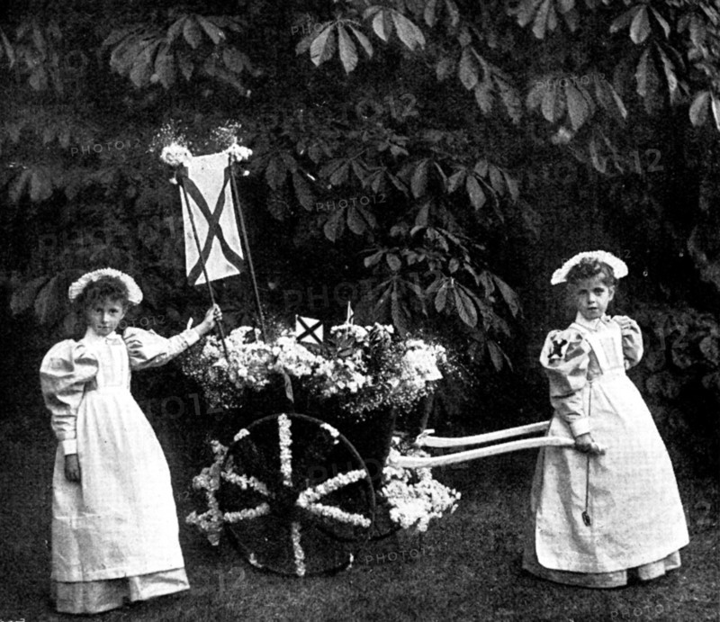 Children's Floral Fête, Royal Botanical Society's Gardens, Regent's Park: "Alexandra Nurses," 1895. Creator: Russell & Sons.