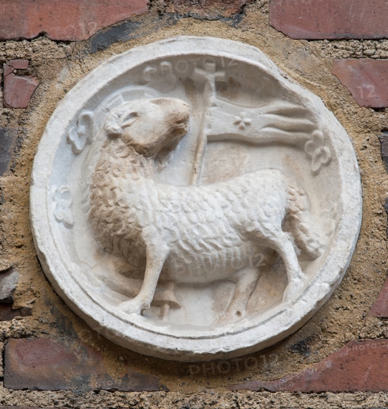 Roundel with Agnus Dei, 14th century. Creator: Unknown.