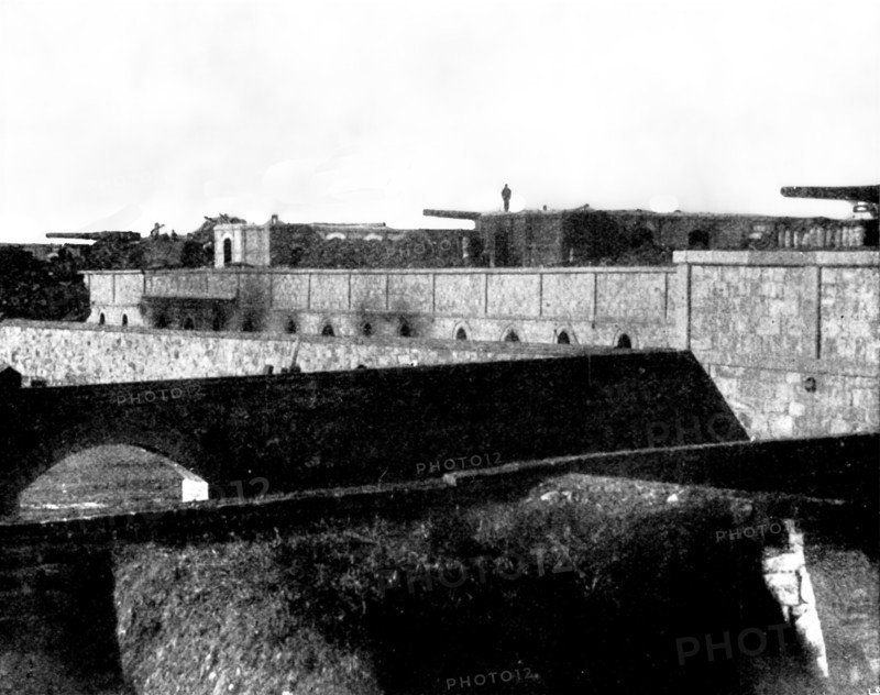 The Chinese Question: battery on the Island of Liu-Kung-Tau,...harbour of Wei-Hai-Wei, 1898. Creator: Unknown.