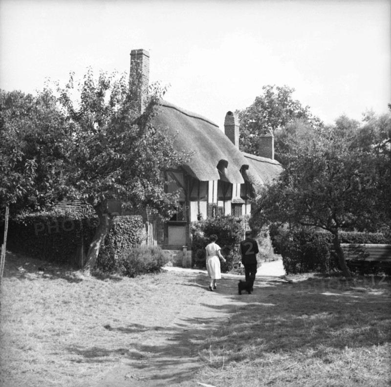 Anne Hathaway's Cottage, Shottery, Stratford-upon-Avon, Warwickshire, c1955. Creator: Arthur Charles Kirby Ware.