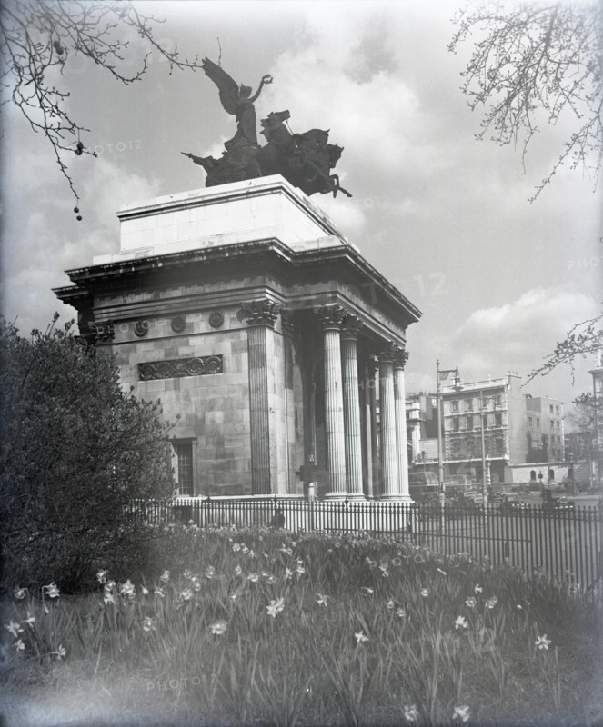 Wellington Arch, Hyde Park Corner. London, c1955. Creator: Arthur Charles Kirby Ware.