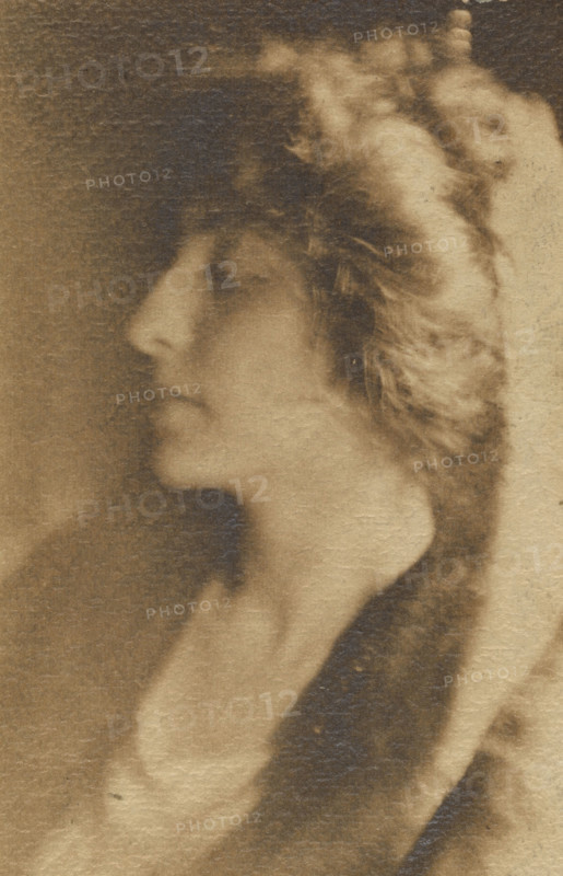 Portrait of Mercedes de Cordoba, 1902. Creator: Joseph Turner Keiley.
