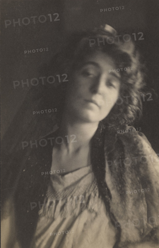 Mercedes de Cordoba, 1902. Creator: Joseph Turner Keiley.
