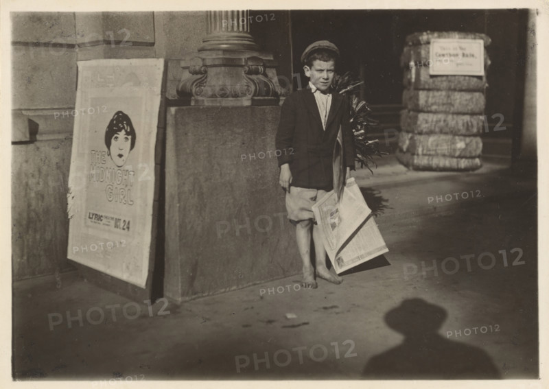 Newsboy, Mobile, Alabama, 1914. Creator: Lewis Wickes Hine.