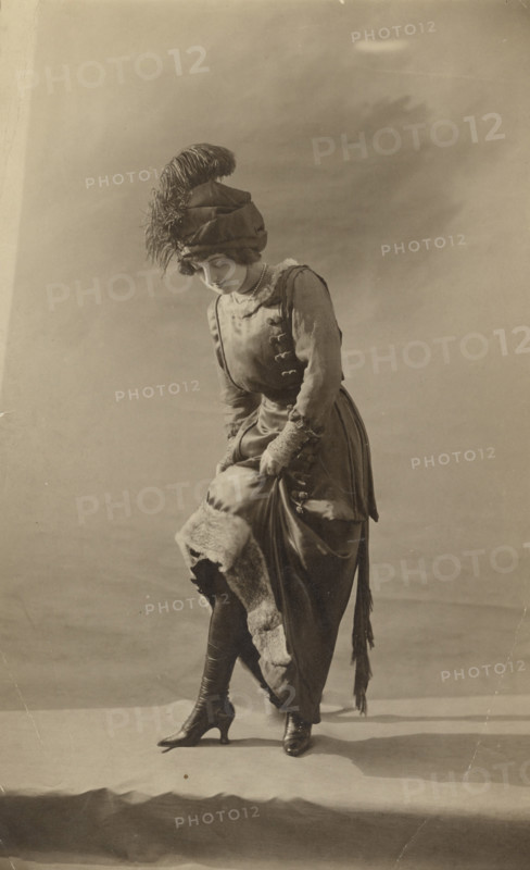 Betty Daussemond, 1890-1910. Creator: Paul Nadar.